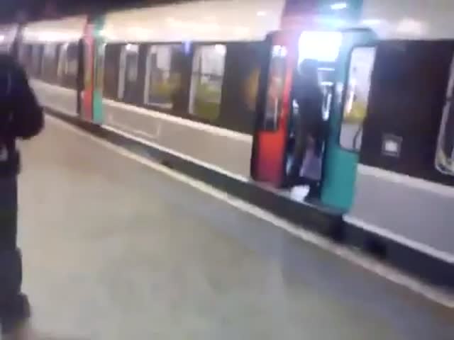 How to Deal with a Woman Blocking the Train Doors 