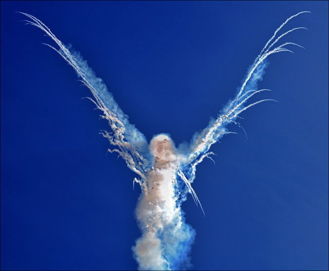 A Remarkable Sky Painting Seen at Russian Air Show