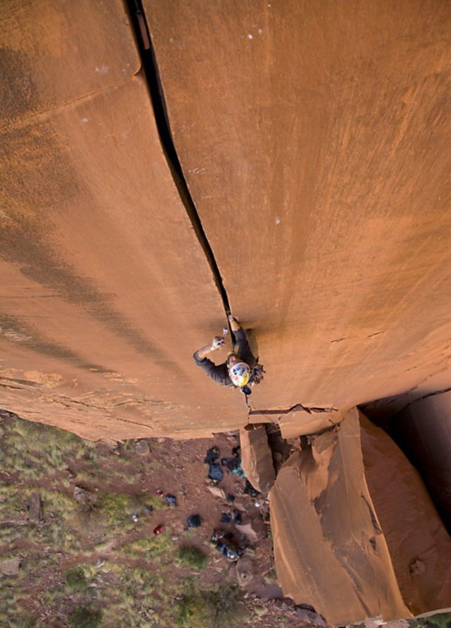 Impressive Pictures of Fearless, Thrill-Seeking Mountain Climbers