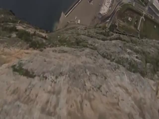 Base Jumper’s Parachute Fails to Open Properly, Falls 1,000ft to the Ground… 