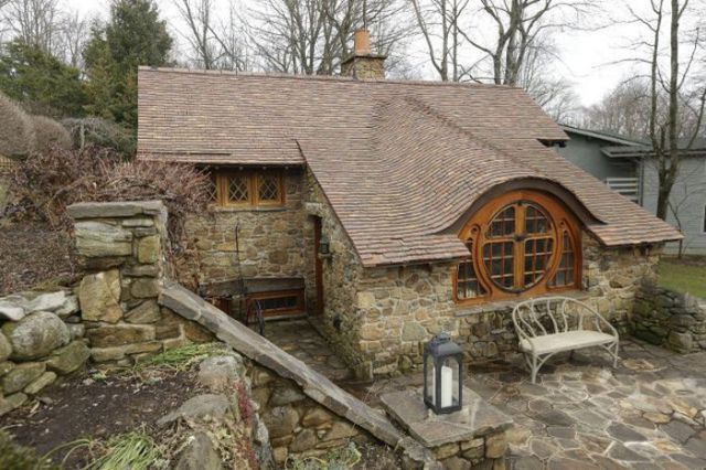 “The Hobbit” Fans Will Love This One-of-a-kind House