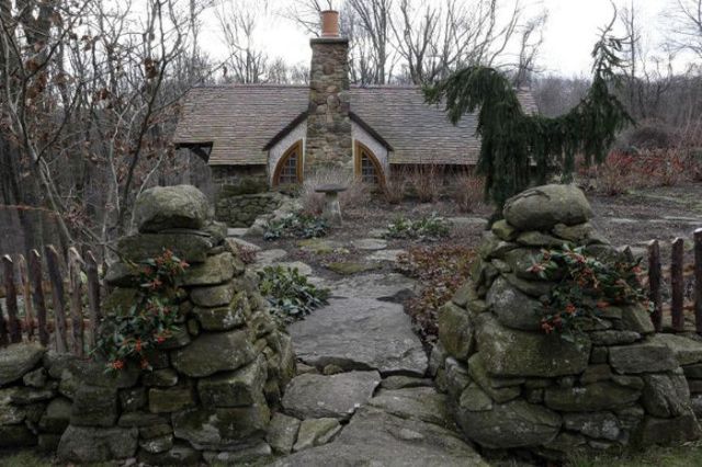 “The Hobbit” Fans Will Love This One-of-a-kind House