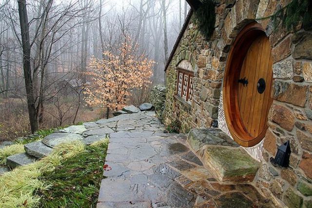 “The Hobbit” Fans Will Love This One-of-a-kind House