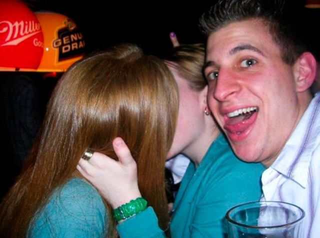 Classic Photobombs Of Drunk Girls Kissing Each Other 62 Pics 