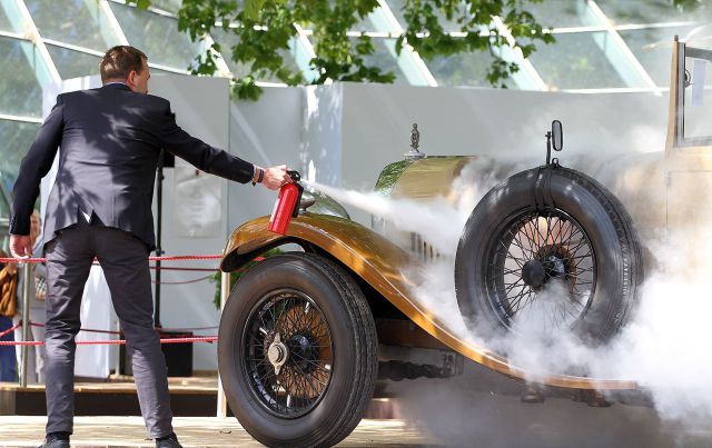 This 1929 Bentley Clearly Has Something Against the Ferrari Enzo