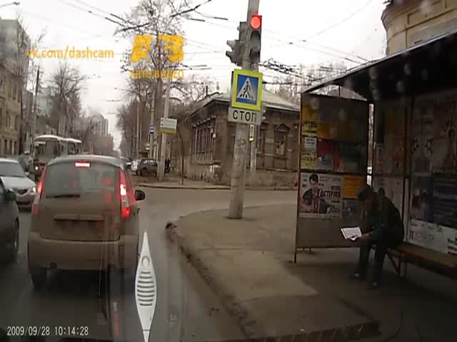 Crazy Dash Cam Compilation of Russians Cheating Death by Inches 