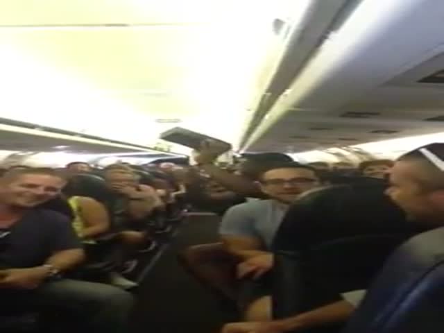 What Happens When People Get Stuck for 5 Hours on the Tarmac 