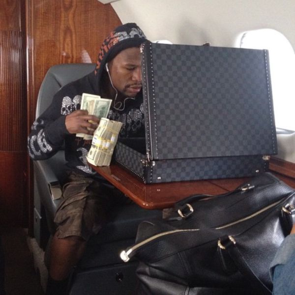 Floyd Mayweather Jr’s Pimping and Luxurious Lifestyle