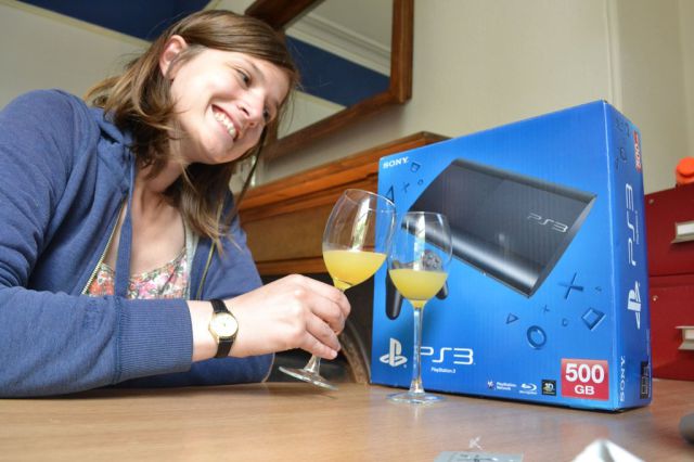 Guy Buys a Playstation and His Girlfriend Sends Him These Pics