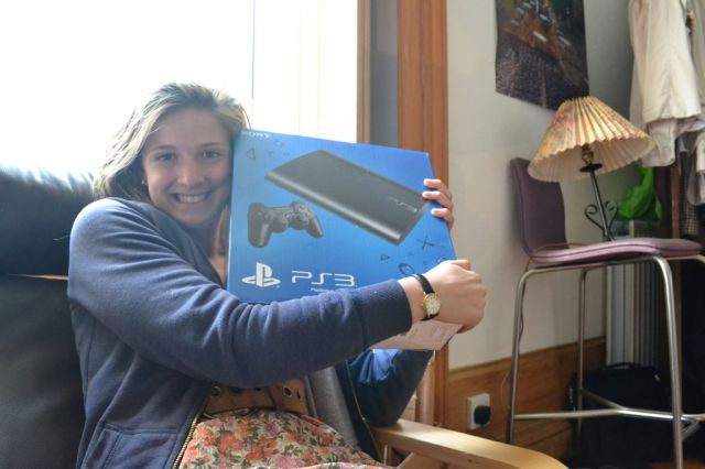 Guy Buys a Playstation and His Girlfriend Sends Him These Pics