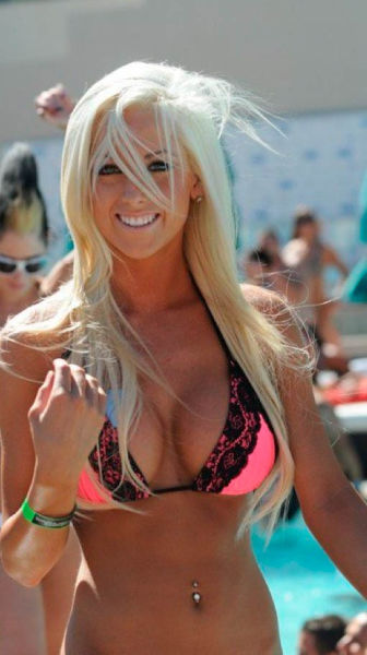 x 31 7 35 37 13 Pool Party Girls Sexy the Their in Stuff Vegas Strut at