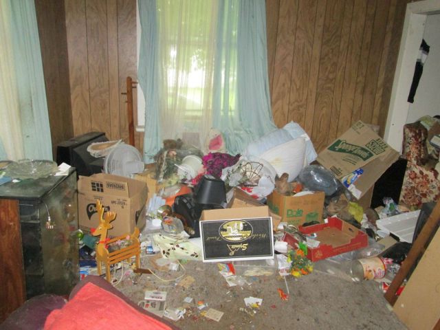 See What Renters Did To This Guy’s Grandparents House