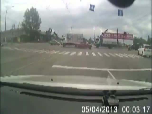 Crossing the Road Gives Woman the Shock of Her Life 