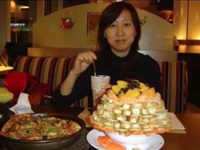 The Chinese Salad Tower for Enthusiastic Salad Lovers