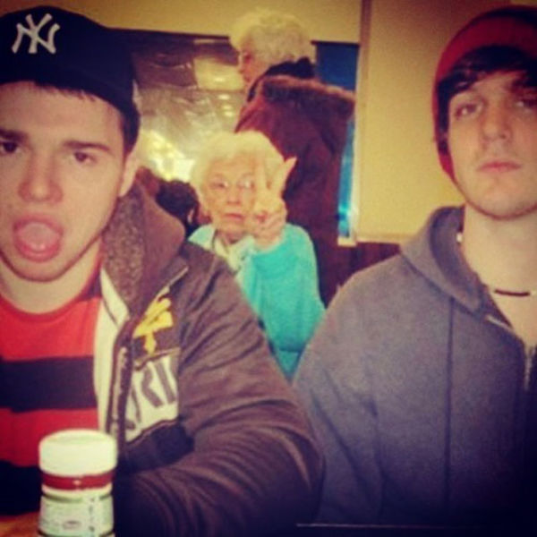 Now This Is How Photobombs Should Be Done