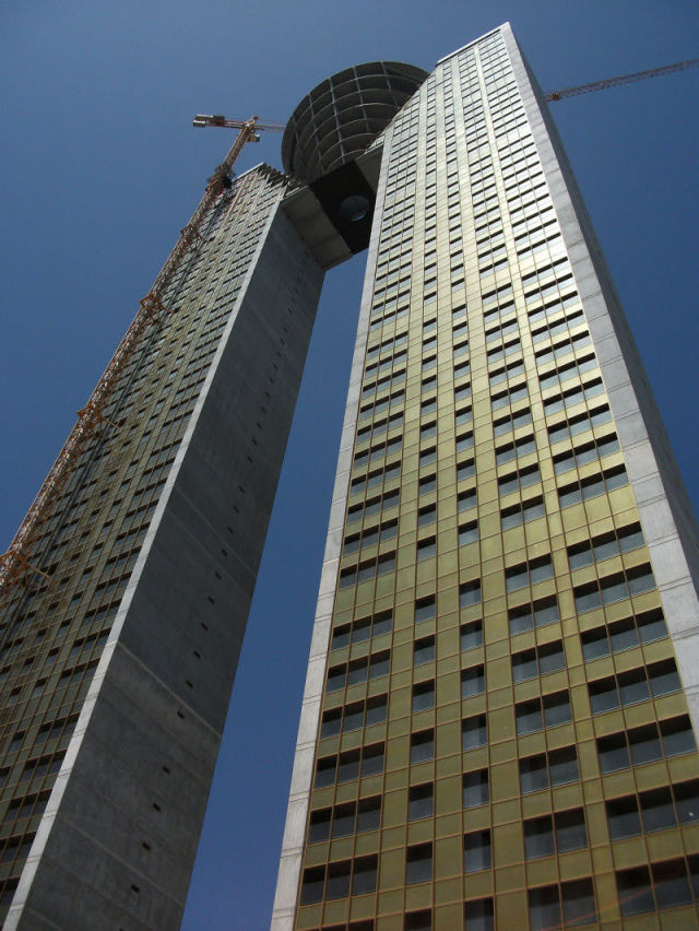 A Skyscraper That Is a Major Construction Disaster