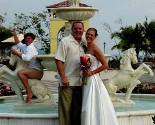 Hilarious Examples of Unexpected Wedding Photobombs