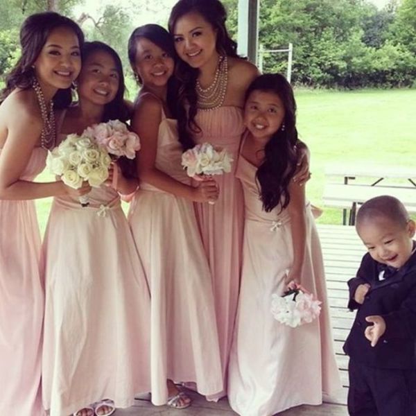 Hilarious Examples of Unexpected Wedding Photobombs