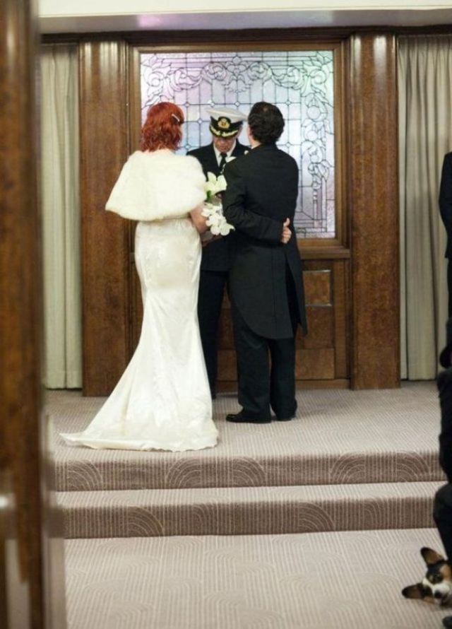 Hilarious Examples of Unexpected Wedding Photobombs