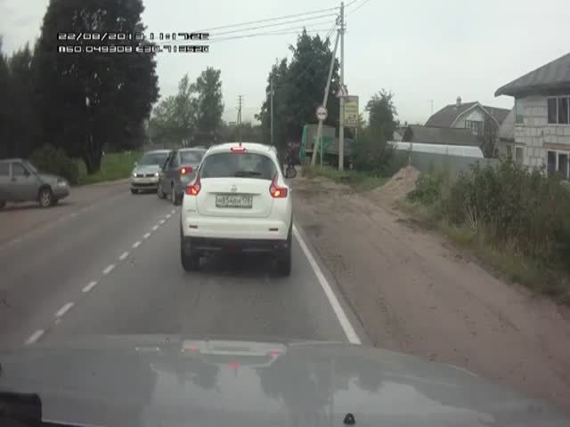 Woman on the Phone Causes Car Accident, Other Driver Was Pissed 