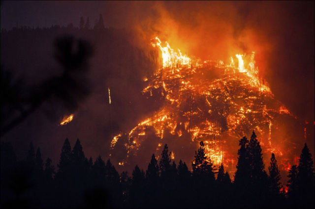 Enormous Forest Fires Devastate Yosemite National Park
