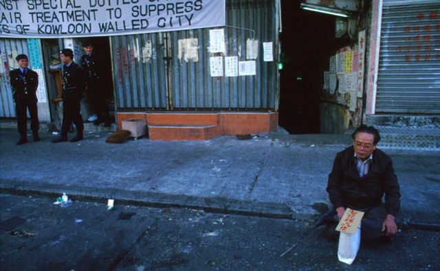 One-of-a-kind Walled City in Hong Kong Is Overflowing with People