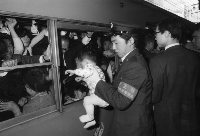 A Look at Tokyo Subways in the ‘60s and ‘70s vs. Subways Now