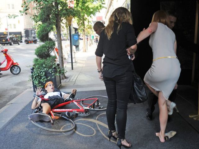 Nicole Kidman Knocked Over by a Paparazzo on a Bicycle in NYC