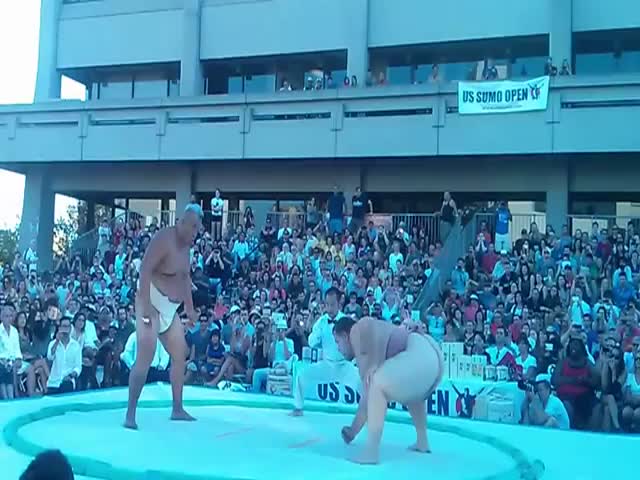 417-pound Sumo Wrestler Gets Thrown like It's Nothing 