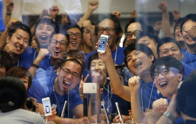 The iPhone 5 Frenzy as People Line Up to Get Theirs First