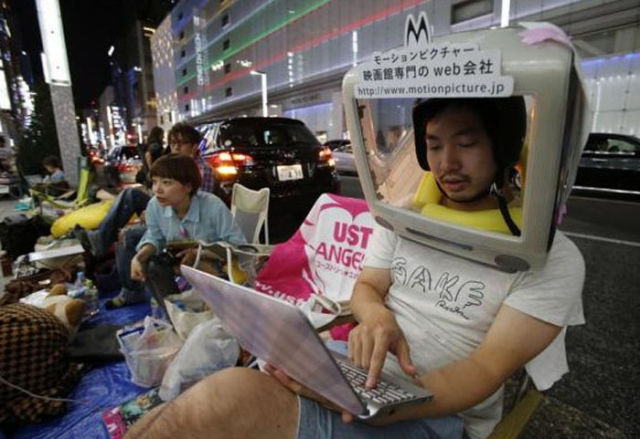 The iPhone 5 Frenzy as People Line Up to Get Theirs First