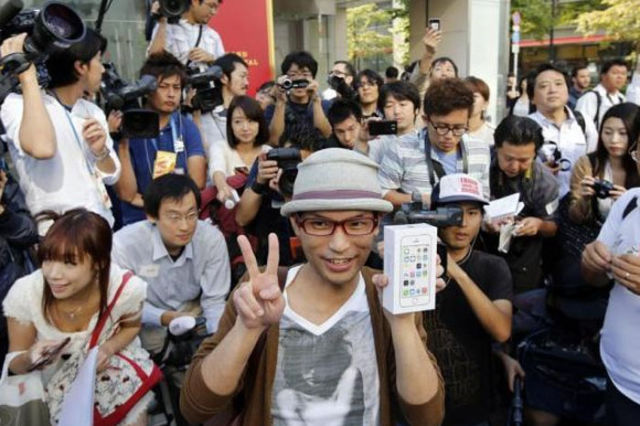 The iPhone 5 Frenzy as People Line Up to Get Theirs First