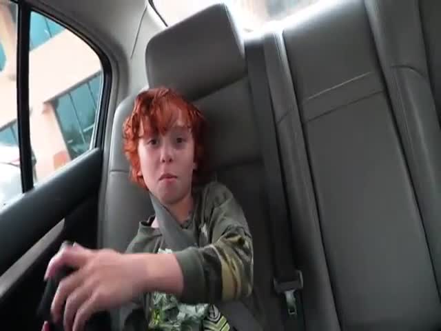 Ginger Kid Explains the Difference between Boys and Girls 