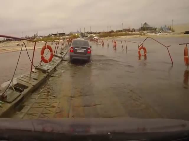 Impatient Truck Driver Nearly Floods Car Driver 