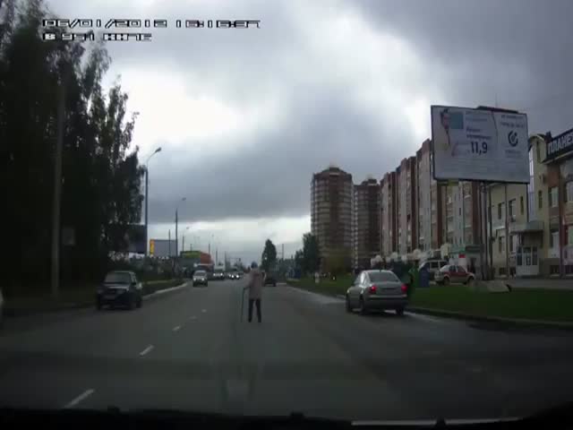 Good Guy Driver Helps Pedestrian 