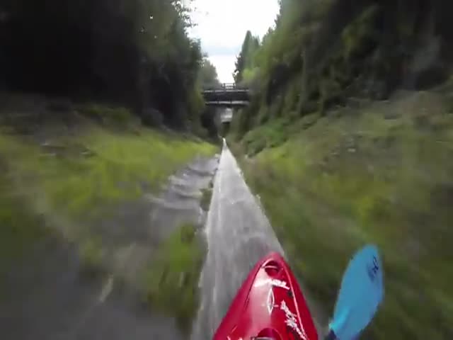 Kayaking Down a Concrete Drainage Ditch at 56 km/h 
