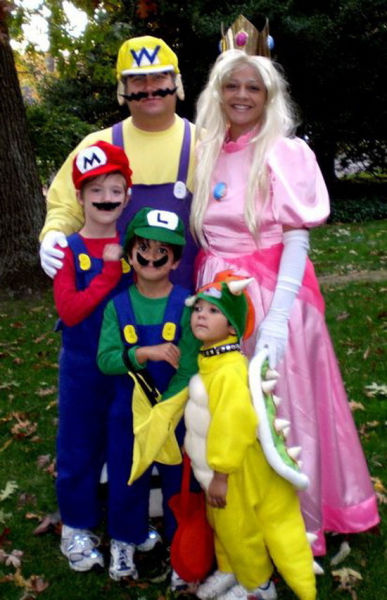 Sweet Family Halloween Costumes That are Corny but Cute