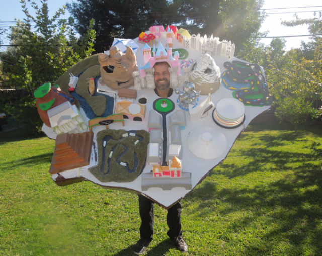 Man Recreates Map of Disneyland as a Wearable Costume for Halloween Man Recreates Map of Disneyland as a Wearable Costume for Halloween