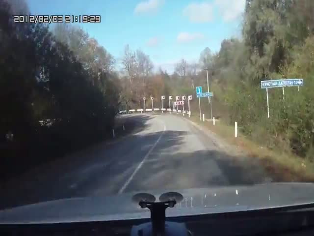 Russian Drivers Keep Their Cool Under Any Circumstances 