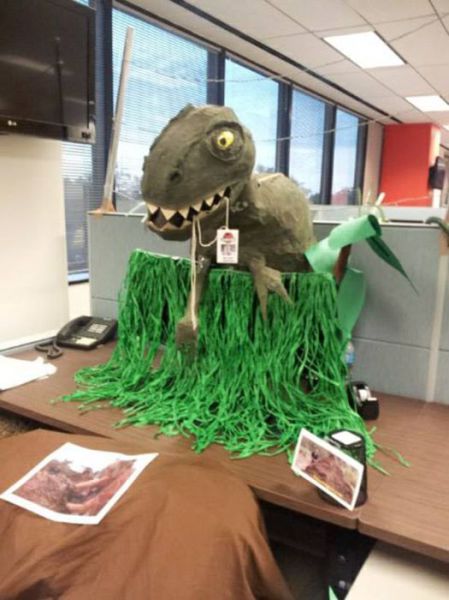 Cool Jurassic Park Themed Office Décor for Halloween
