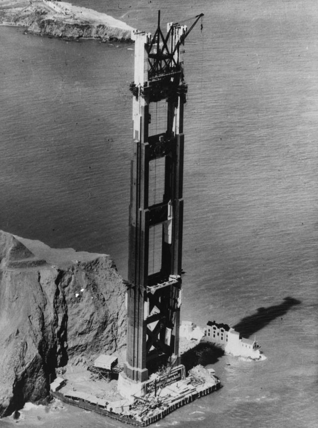 Vintage Photos of the Golden Gate Bridge Being Built