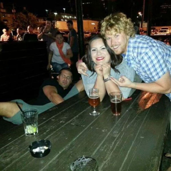 Now This Is How Photobombing Should Be Done