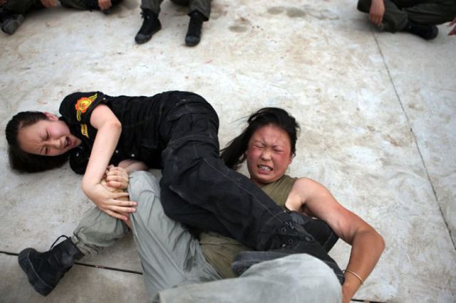 What Female Bodyguards Endure as Training in China