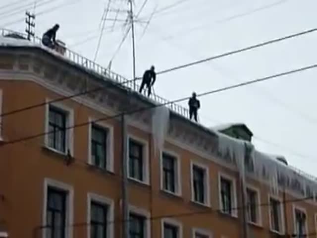 Meanwhile, in Russia: Removing Icicles Gone Wrong 