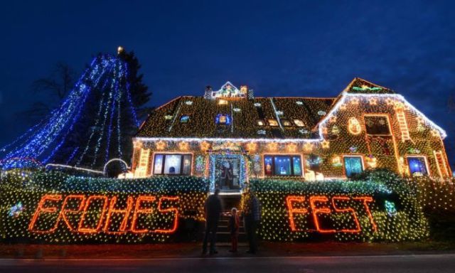 Houses Lit Up by 450,000 Christmas Lights