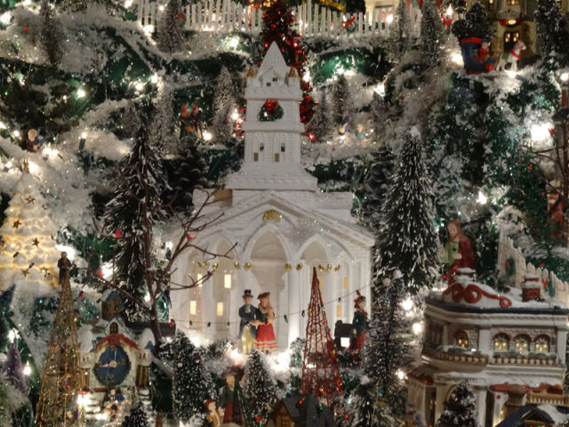 An Impressive Little Town That’s in the Full Christmas Spirit An Impressive Little Town That’s in the Full Christmas Spirit