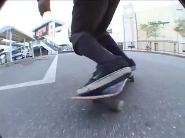 Everything's Different and Kinda Weird in Japan, Even Skateboarding! 