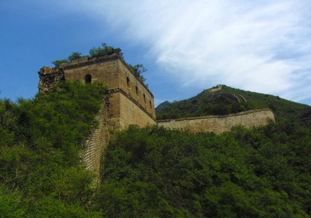 Amateur Hiker Tackles the Great Wall of China