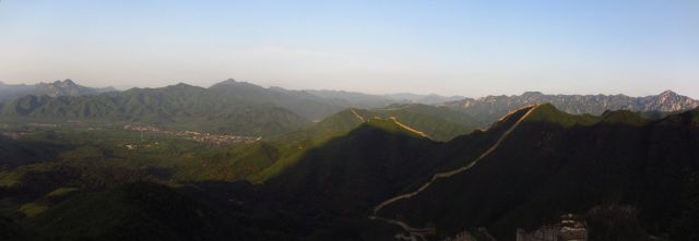 Amateur Hiker Tackles the Great Wall of China