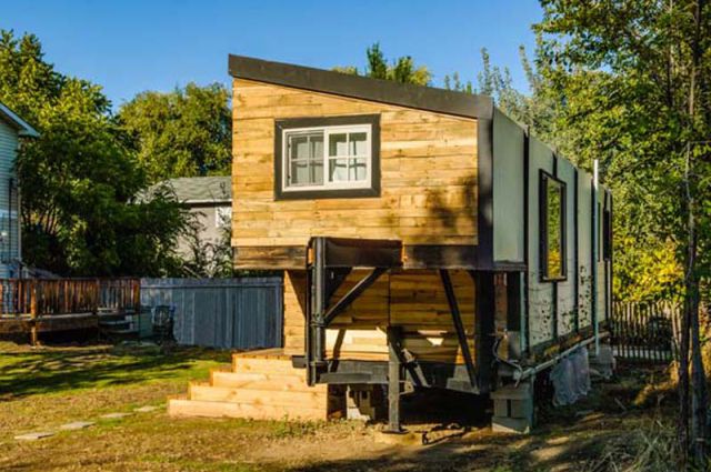 Divorcee Builds the Home of Her Dreams for Only $11,000